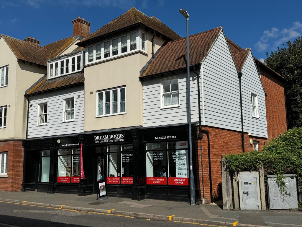 Lot: 84 - COMMERCIAL INVESTMENT - Front of property